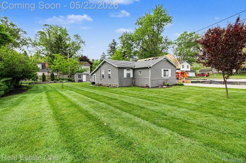 2200 Davista Dr, Highland, MI, 48356-1616 | Card Image