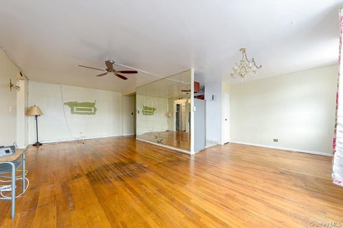 7-g-83-25 Vietor Ave, Elmhurst, NY, 11373-3210 | Card Image