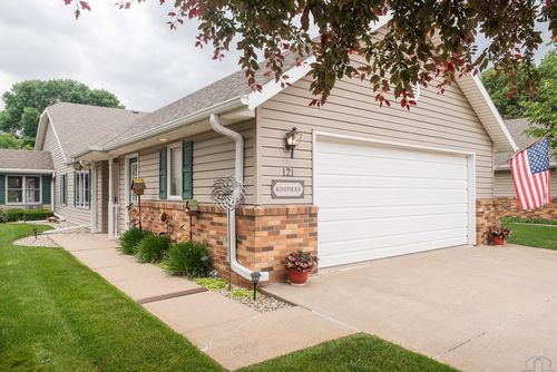 708 2nd St Se, Orange City, IA, 51041-2163 | Card Image