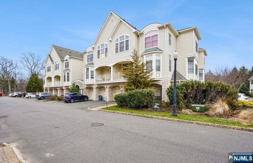 204 Edmonton Ct, Livingston, NJ, 07039-8257 | Card Image