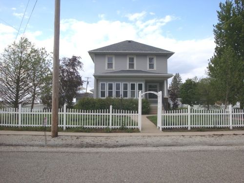 429 W Koplin Ave, Cissna Park, IL, 60924-9774 | Card Image