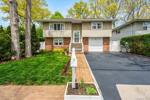 27 Stuyvesant St, Huntington, NY, 11743-4718 | Card Image