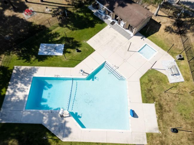 One big pool plus a kiddie pool. | Image 41