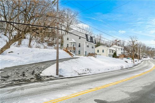 546 River Rd, Lincoln, RI, 02865-1427 | Card Image