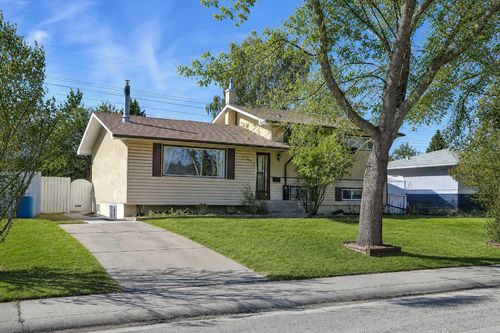 68 W Glen Cres Sw, Calgary, AB, T3C2X4 | Card Image