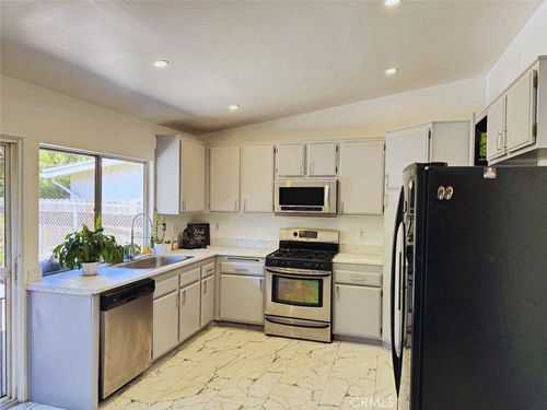 24389 La Glorita Cir, Newhall, CA, 91321-2369 | Card Image