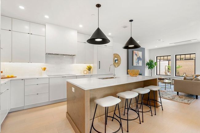5 - 145 Warren St, Condo with 2 bedrooms, 3 bathrooms and null parking in Newton MA | Image 5