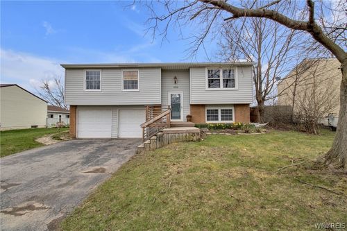 1322 Independence Dr, Derby, NY, 14047-9558 | Card Image