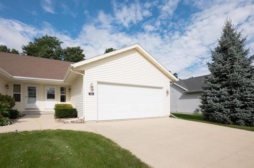 106 Country Circle, Fond Du Lac, WI, 54935 | Card Image