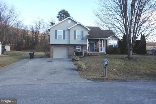 3834 Mountain Shadow Cir, FAYETTEVILLE, PA, 17222-9341 | Card Image