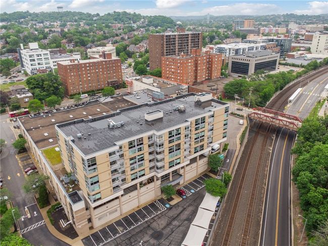 APT-306 - 5570 Centre Ave, Condo with 2 bedrooms, 2 bathrooms and 2 parking in Shadyside PA | Image 40