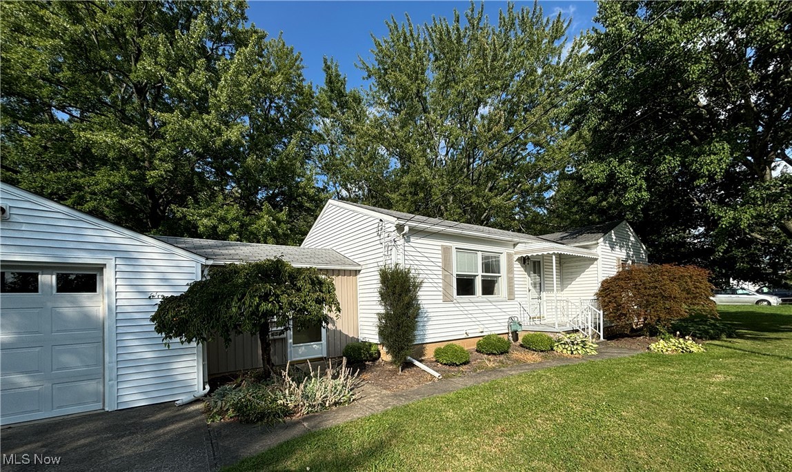 Elyria Ave, Amherst, OH 44001