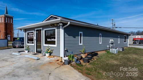 121 13th St Sw, Hickory, NC, 28602-2450 | Card Image