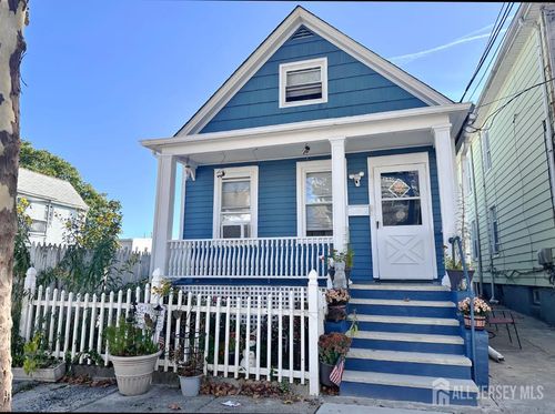 680 Charles St, Perth Amboy, NJ, 08861-2810 | Card Image