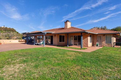 39 Margale Ln, Vista, CA, 92084 | Card Image