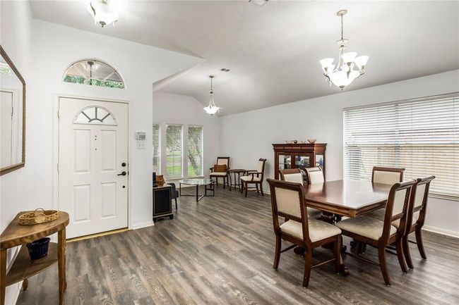 Open concept living | Image 9
