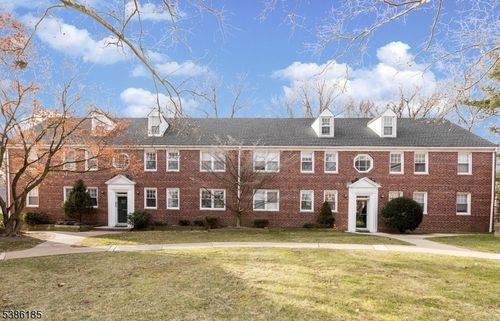 apt-e5-495 Main St, Chatham, NJ, 07928-2141 | Card Image