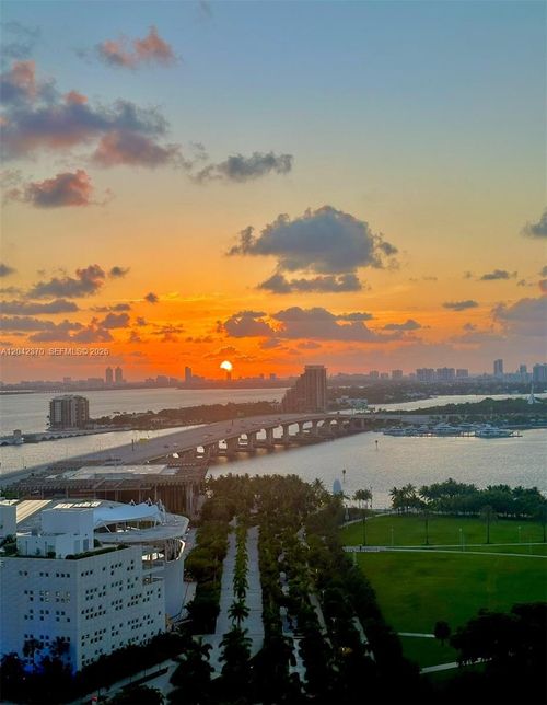 2312-900 Biscayne Blvd, Miami, FL, 33132-1561 | Card Image