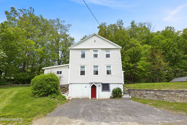 205 - 203205 Main St, Home with 5 bedrooms, 3 bathrooms and 3 parking in Hancock MA | Image 4