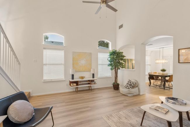Great open floor plan for entertaining! | Image 8