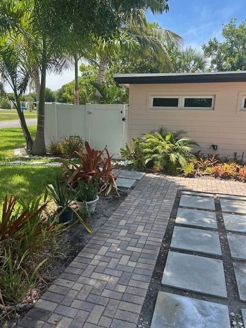 a-2016 Ne 14th Ct, Fort Lauderdale, FL, 33304-1414 | Card Image