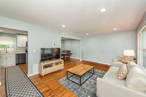 7 Sunnyside Rd, West Orange, NJ, 07052-2031 | Card Image