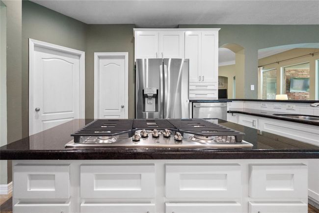 9519 Woodcliff Lake Dr, House other with 5 bedrooms, 5 bathrooms and 4 parking in Spring TX | Image 13
