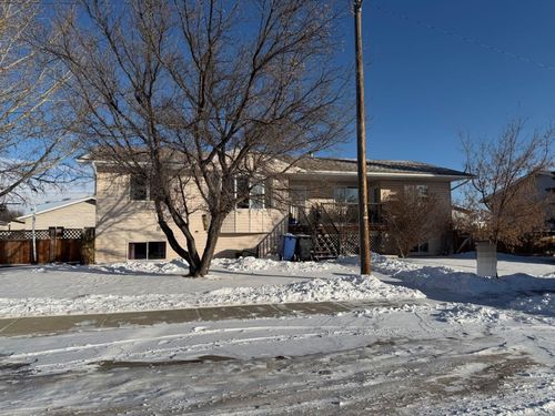 426 9 St, Beiseker, AB, T0M0G0 | Card Image