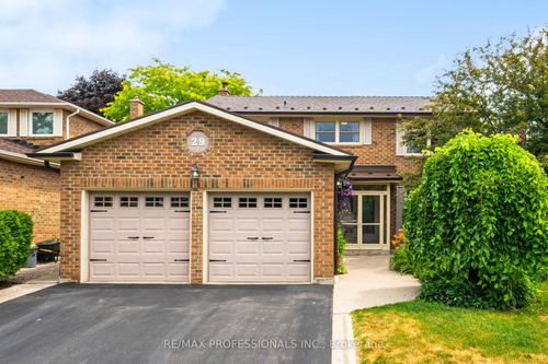 29 Barr Cres, Brampton, ON, L6Z3E5 | Card Image