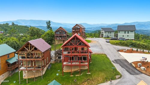 2042 Starr Crest Dr, Sevierville, TN, 37876-4828 | Card Image