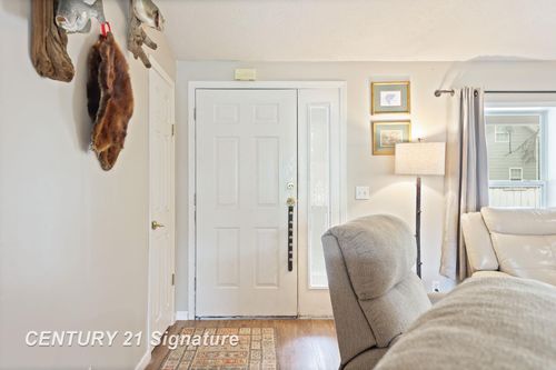 319 S Madison St, Perry, MI, 48872-8143 | Card Image