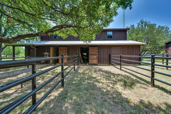 565 Lost Hunters Cyn, House other with 5 bedrooms, 5 bathrooms and 3 parking in China Spring TX | Image 79