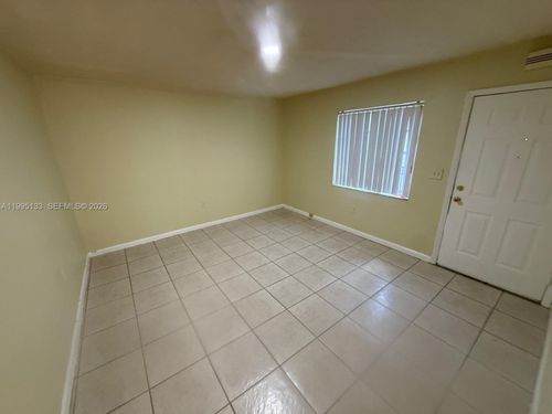 c4013-17530 Nw 68th Ave, Hialeah, FL, 33015-4041 | Card Image