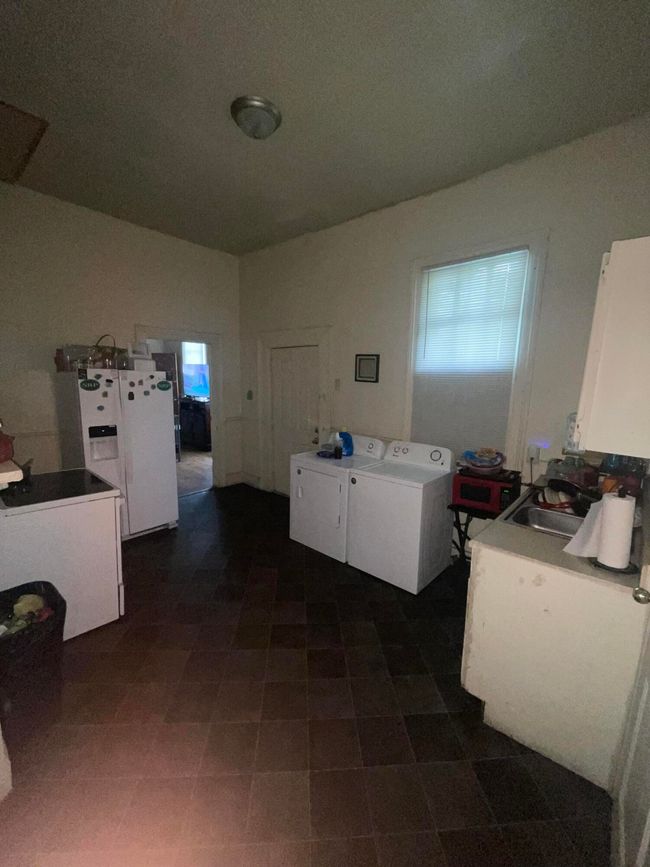 210 Perkins Kitchen 2 | Image 8