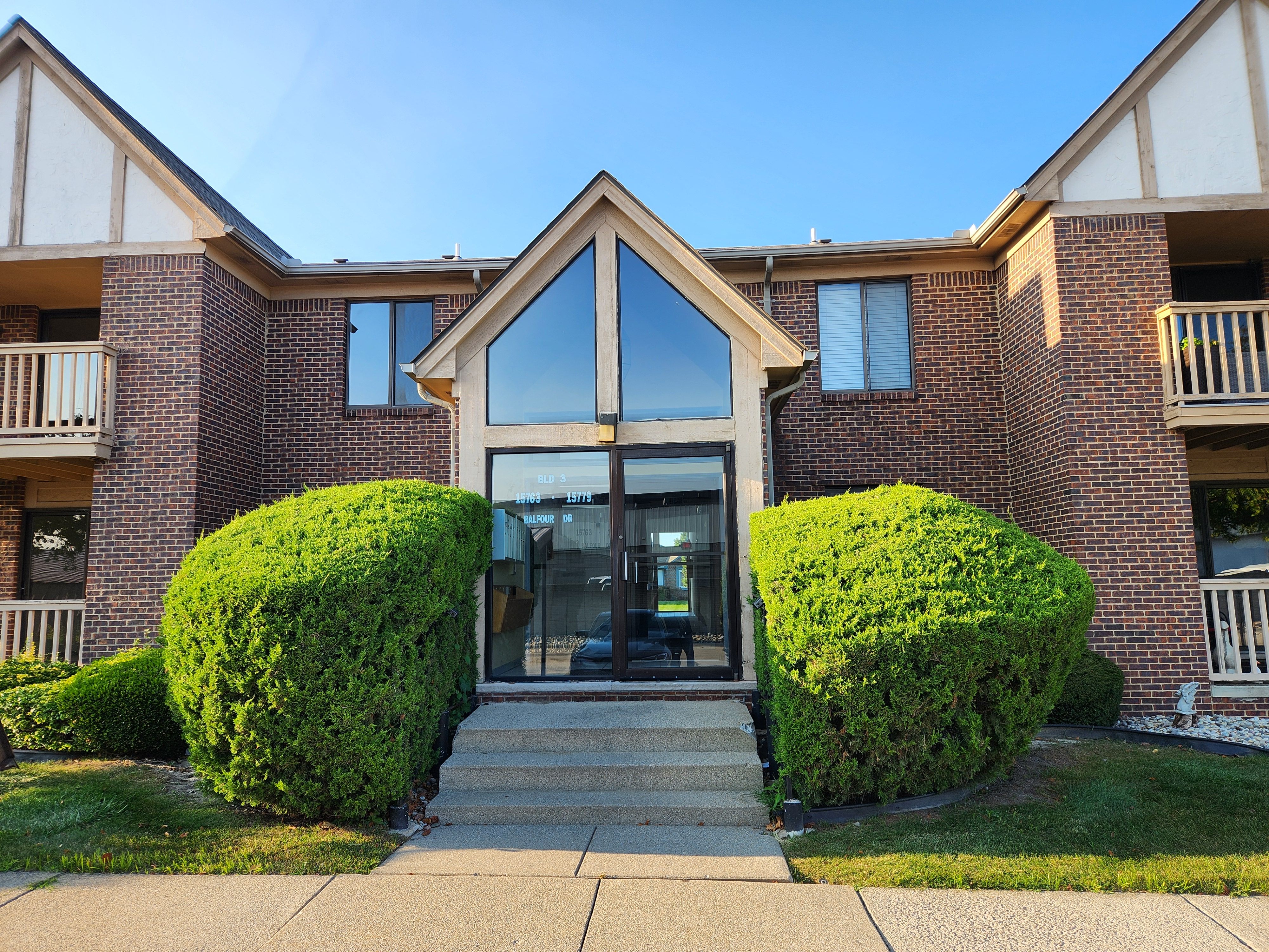 Balfour Dr, Macomb, MI 48044