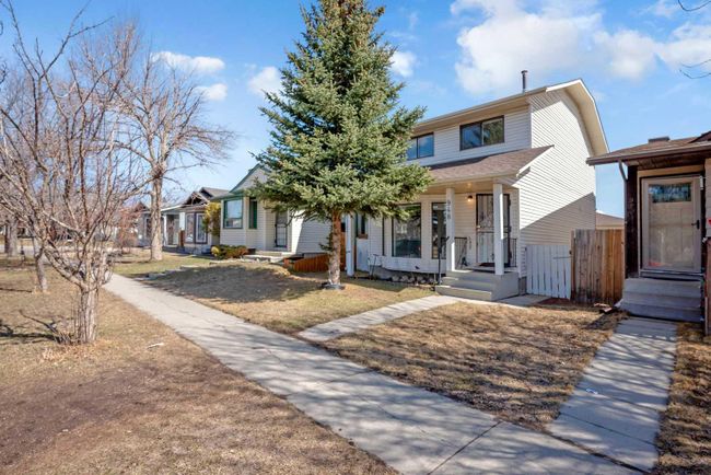 948 Riverbend Drive Se, Home with 3 bedrooms, 2 bathrooms and 2 parking in Calgary AB | Image 3