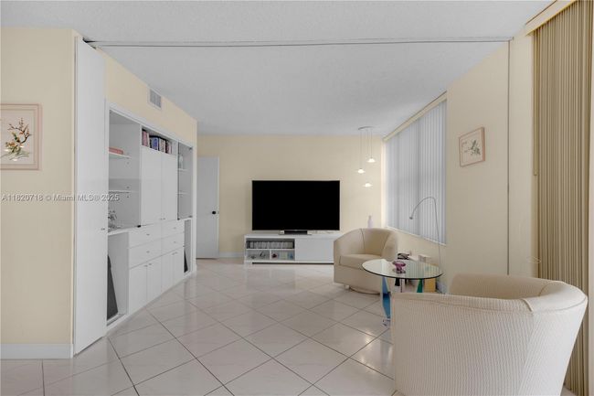 APT-1717 - 2500 Parkview Dr, Condo with 2 bedrooms, 2 bathrooms and null parking in Hallandale Beach FL | Image 17
