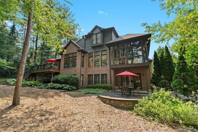 Private wooded backyard. | Image 42