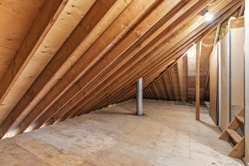 9 Mariners Ct, Centerport, NY, 11721-1116 | Card Image