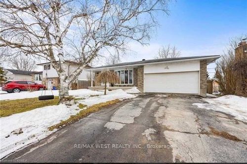 653 Fleet St, Kingston, ON, K7M5A4 | Card Image