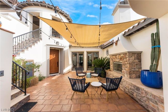 Daytime view of courtyard | Image 24