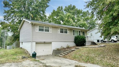 2611 Sportsman Rd, Trenton, MO, 64683-9643 | Card Image