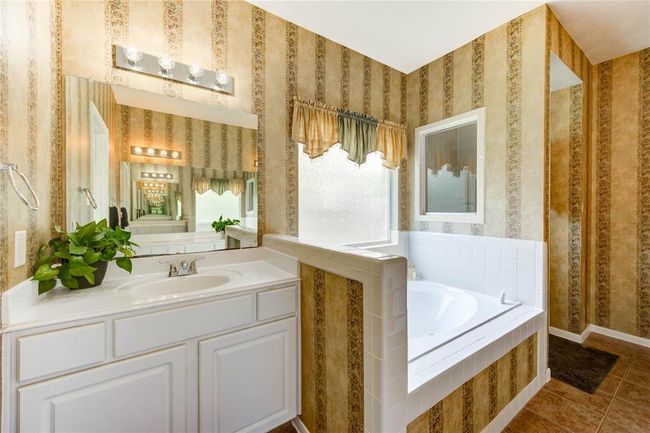 Primary Bathroom | Image 23