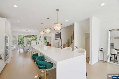 54 Goldfinch Dr, Upper Saddle River, NJ, 07458-1852 | Card Image