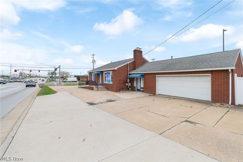 5112 Portage Street Nw, North Canton, OH, 44720 | Card Image