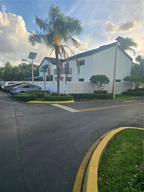 252 Ne 212th Ter, Miami, FL, 33179-1111 | Card Image