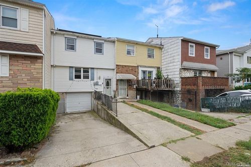 41 Woodcrest Rd, Staten Island, NY, 10303-1730 | Card Image