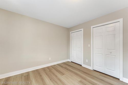 24235 Wildbrook Ct, Southfield, MI, 48034-7614 | Card Image