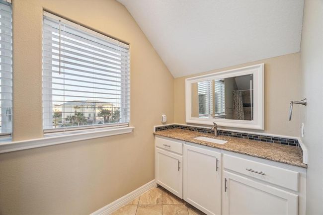 1640 Windsong Way, House other with 3 bedrooms, 5 bathrooms and 2 parking in Tiki Island TX | Image 25
