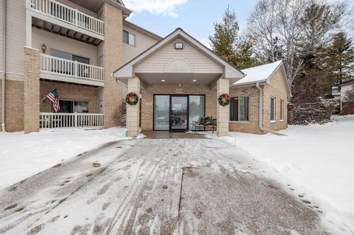 223 Fifth St, Hartford, WI, 53027-1645 | Card Image